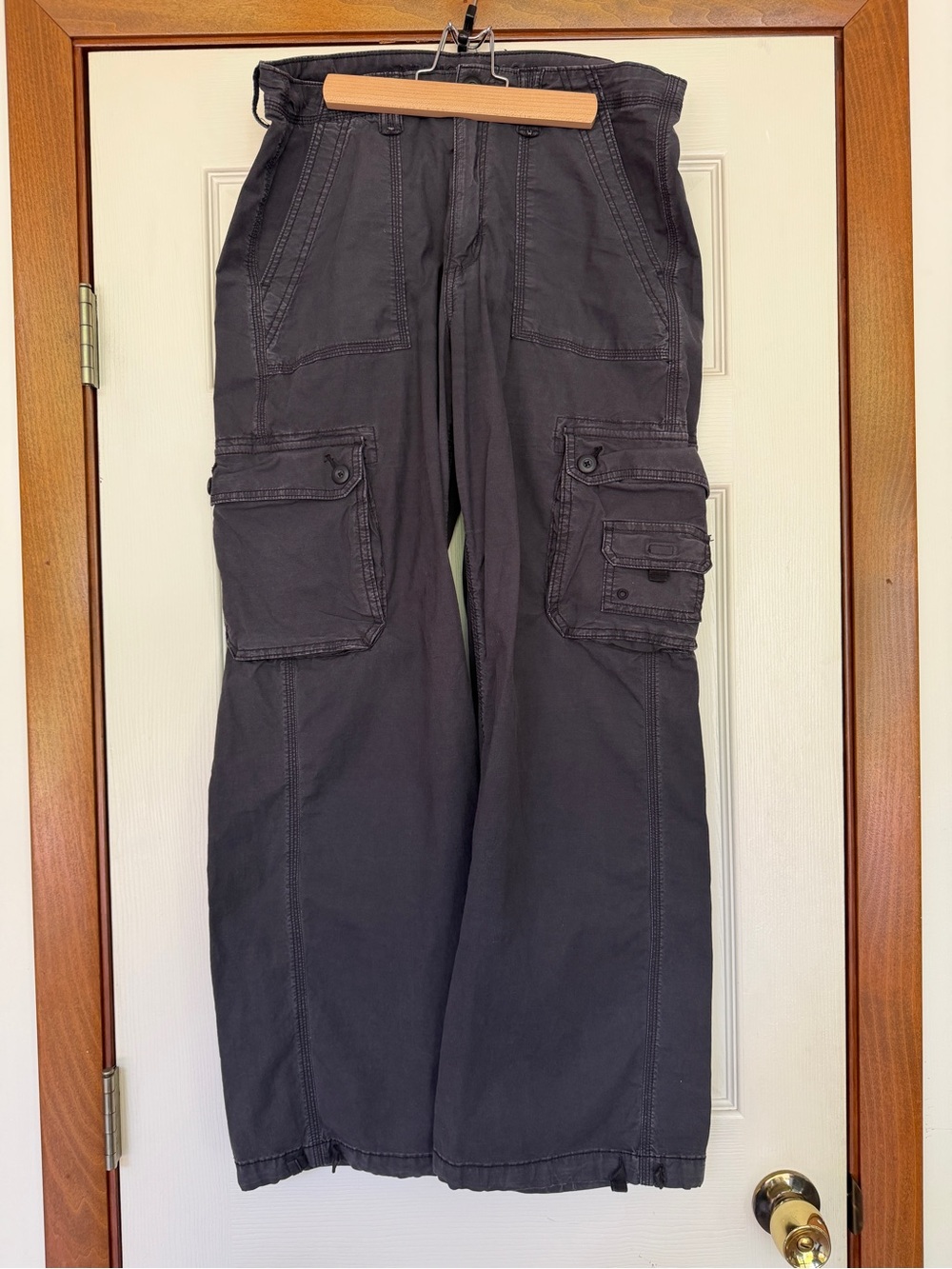 American Eagle Outfitters Cargo Pants in Dark Grey - Picture 4 of 6